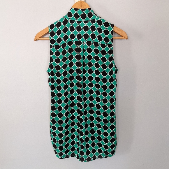 Halogen sleeveless top - Picture 3 of 7